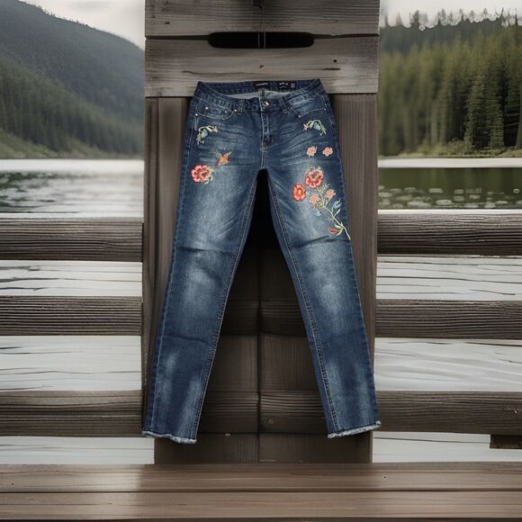 Ranbeeri Denim - Ranbeeri Skinny Embroidered Jeans 28/5 (28 x 26) Blue Distress Floral Stretch